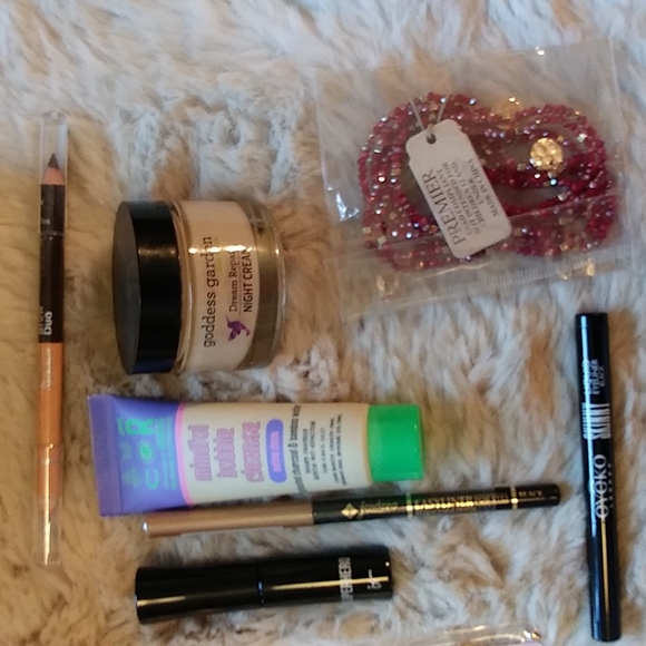 Gold Victoria's secret bag filled with a variety of beauty products. - Picture 8 of 13